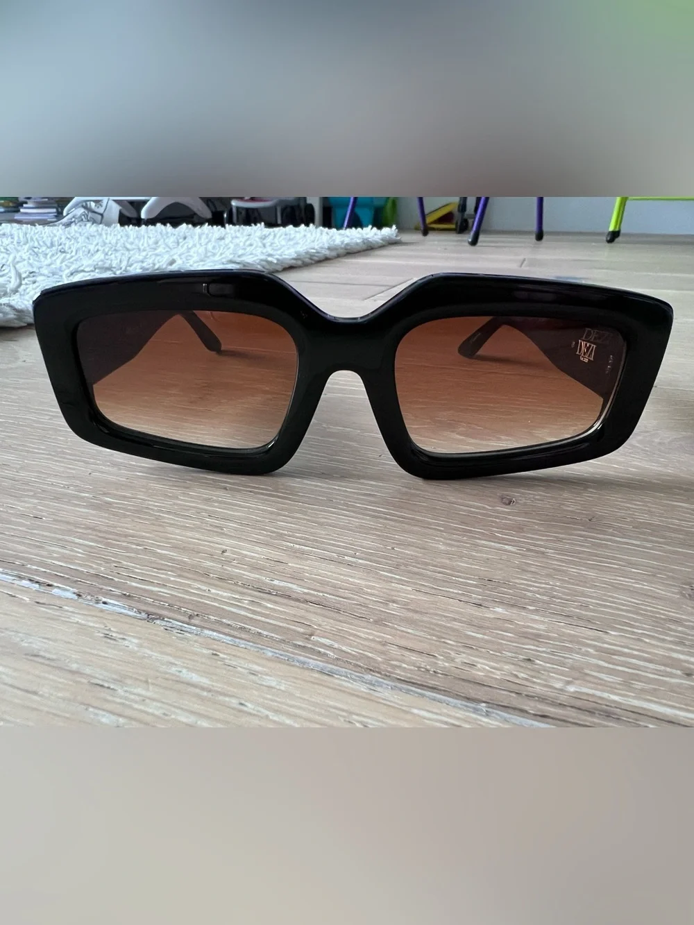 DEZI bold rectangular
